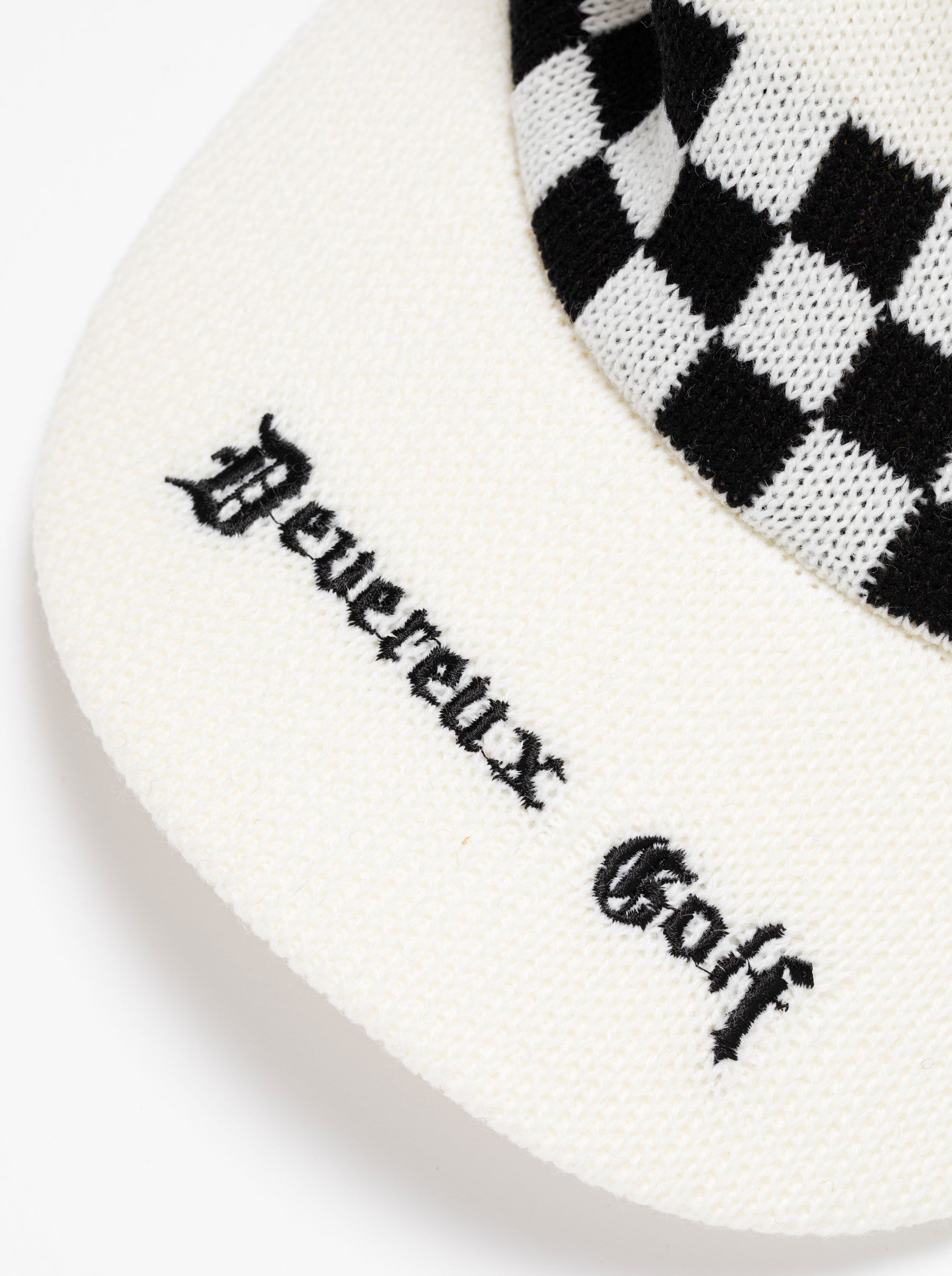 D Logo ツバ付きニットキャップ 763474805-WHITE