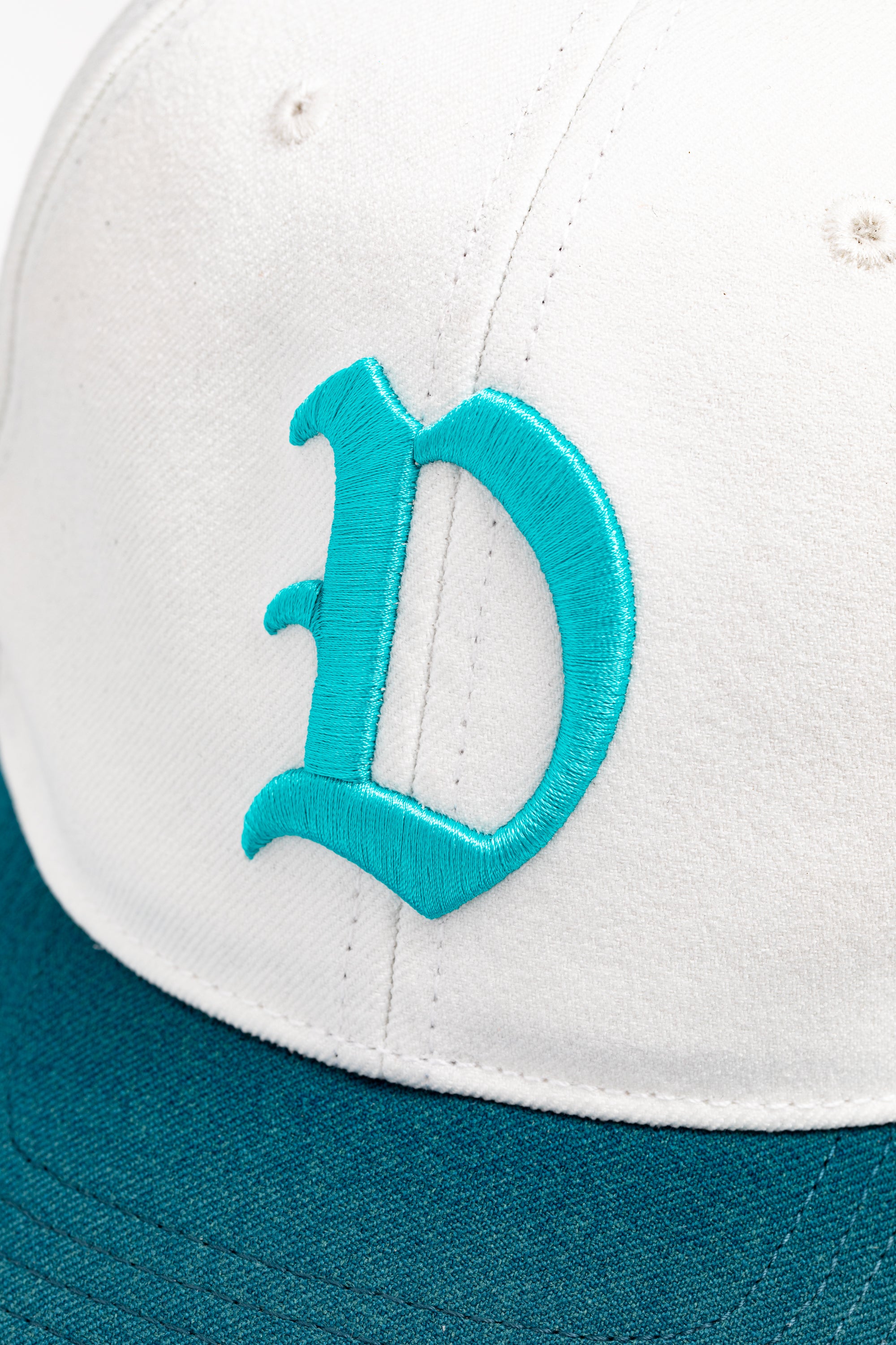 【新色入荷】DVRX D Logo Cap 763474813-WHITE/TURQUOISE