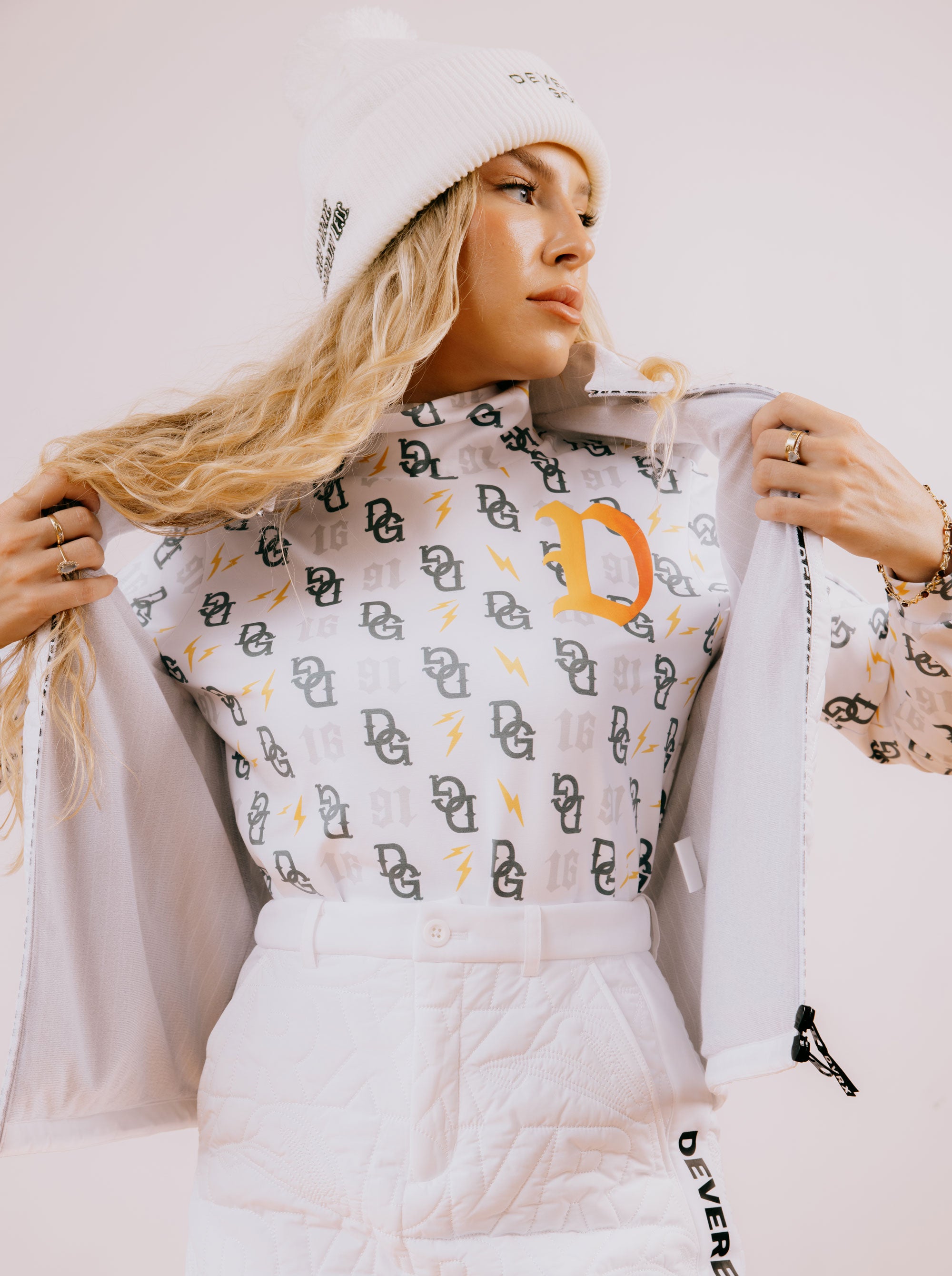 WOMEN Monogram デルタハイネック 763474073-WHITE