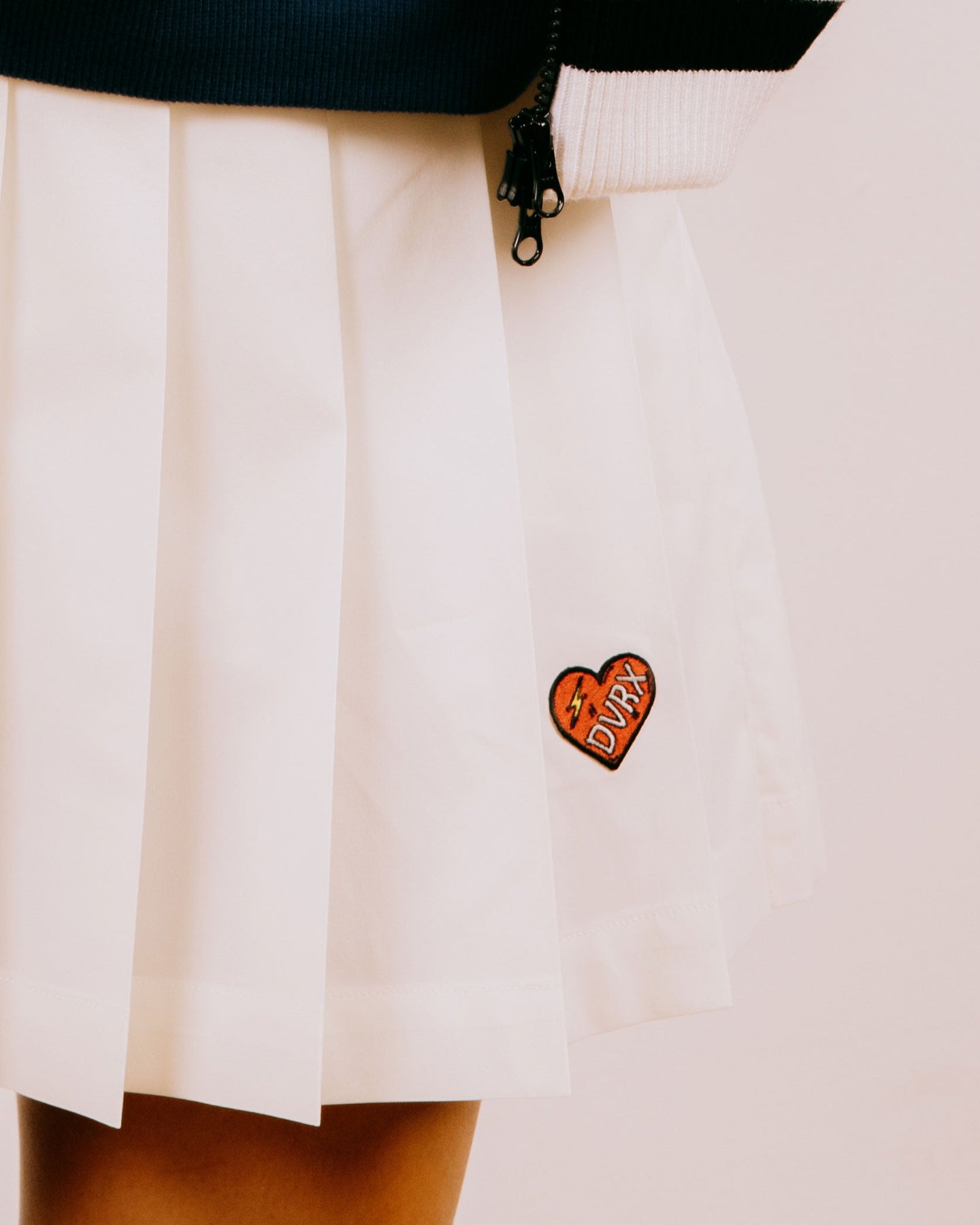 WOMEN DVRX Heart Pleated SK 763474477-WHITE