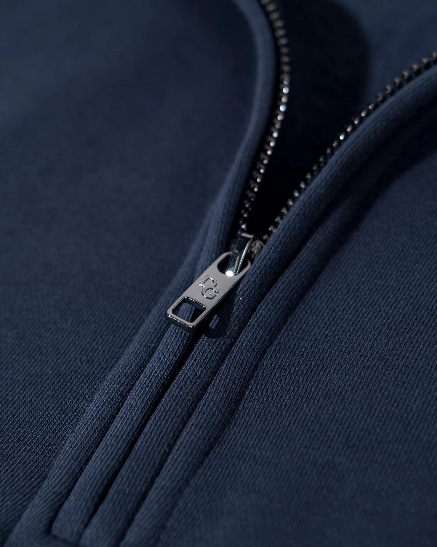 Essential Skull QTR ZIP 075362101-NAVY