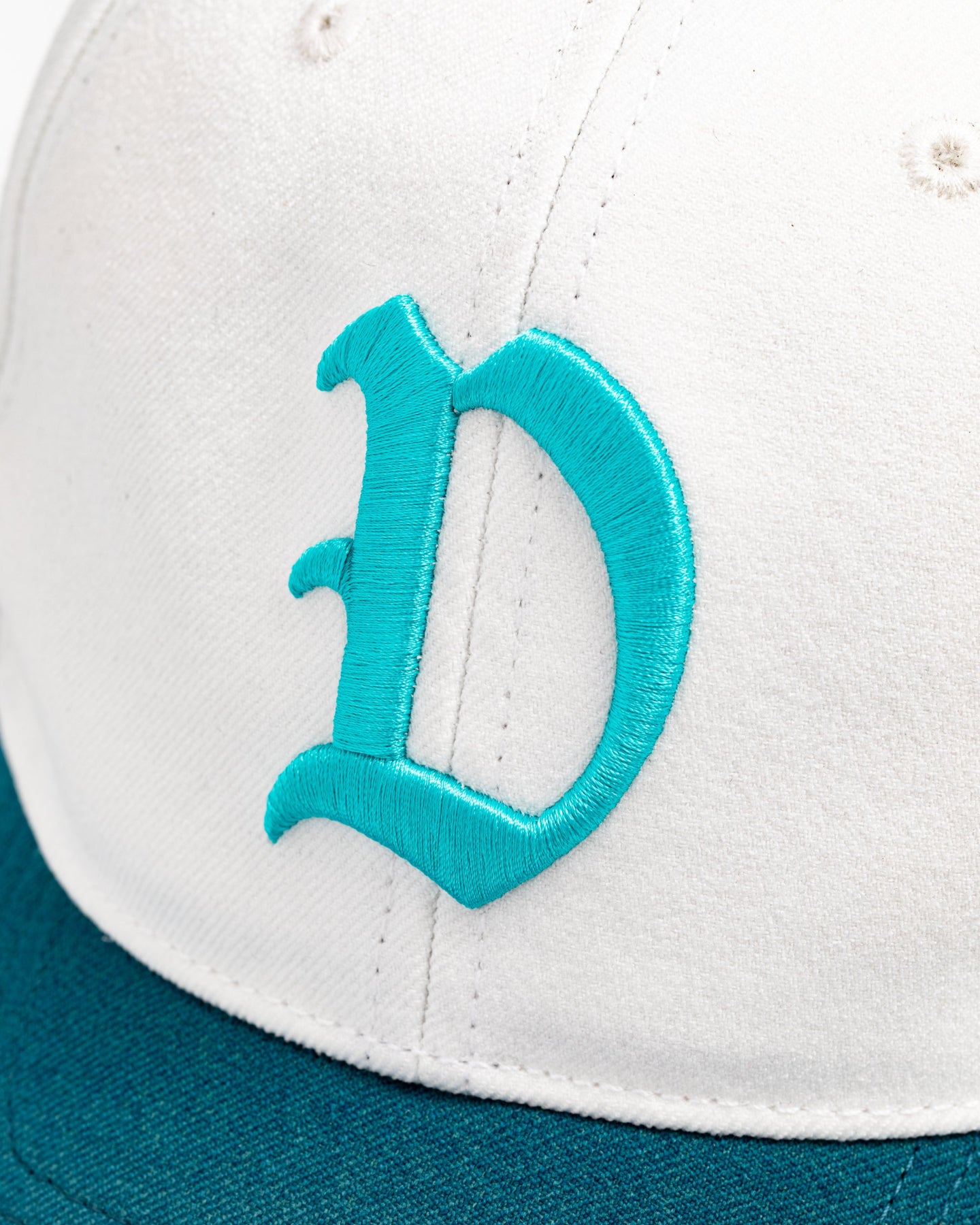 【新色入荷】DVRX D Logo Cap 763474813-WHITE/TURQUOISE