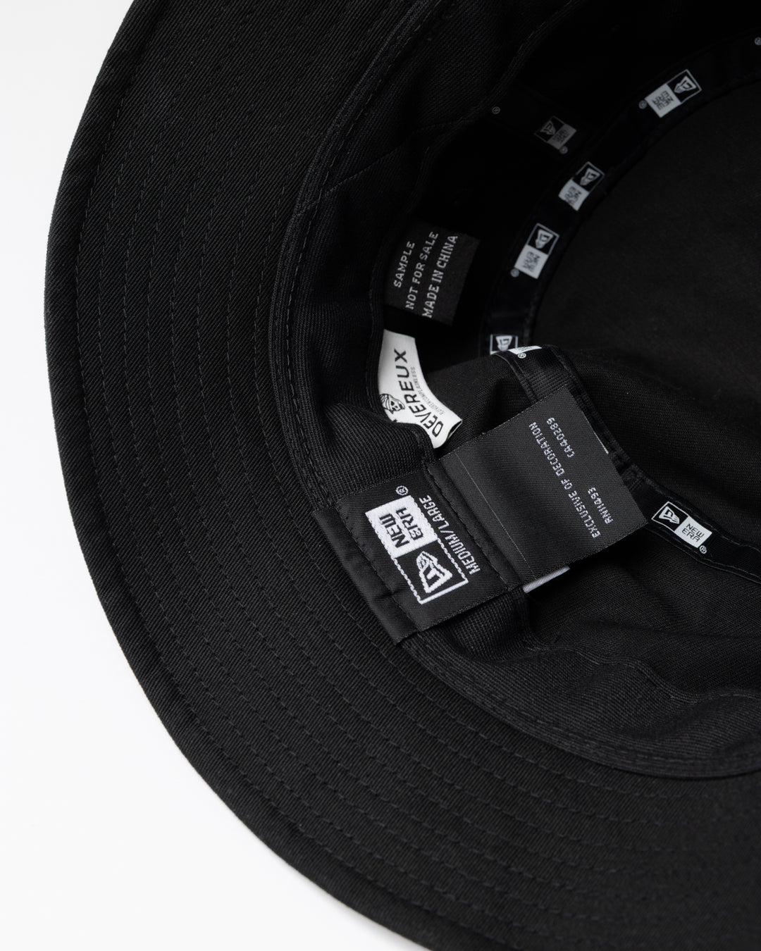 【DVG × NEW ERA®】 BUCKET 075762804-BLACK