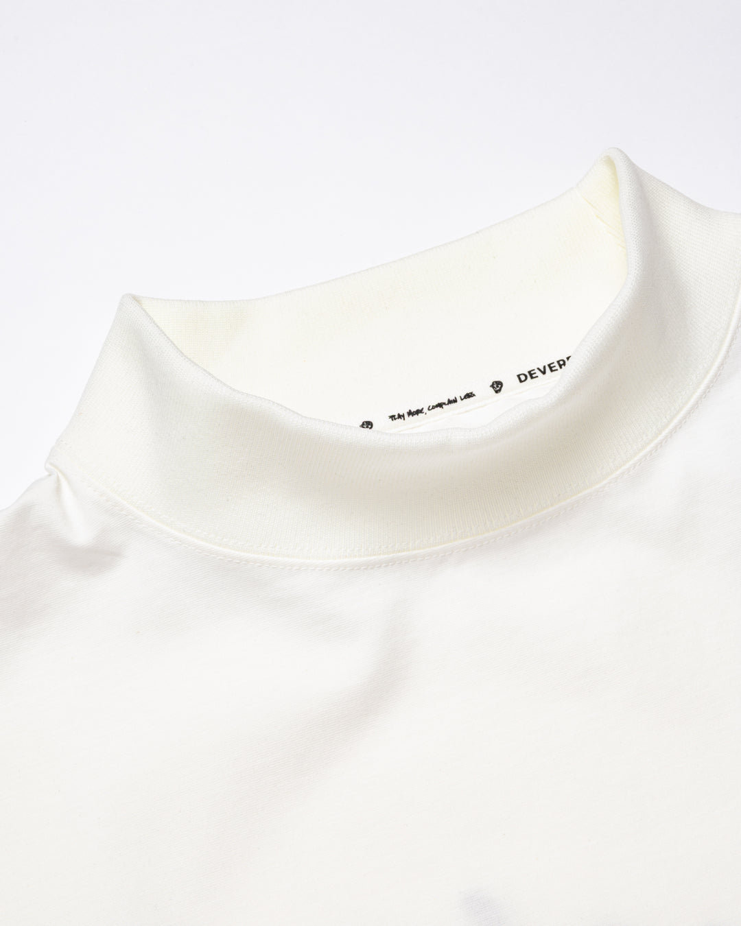 DVG OVER FIT POCKET MOCK Tee 075764014-WHITE